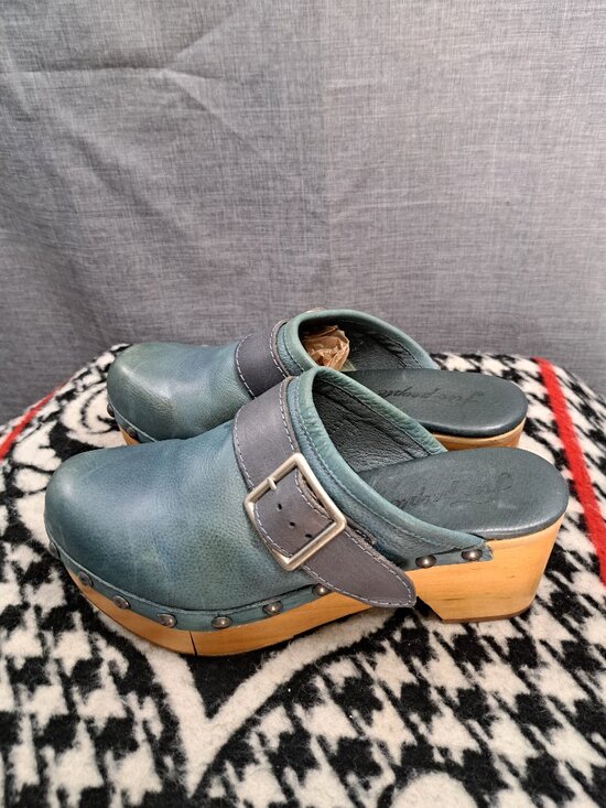 Free People Shoes - Women Free People Culver City Clogs Leather Green US size 8.5 or 9